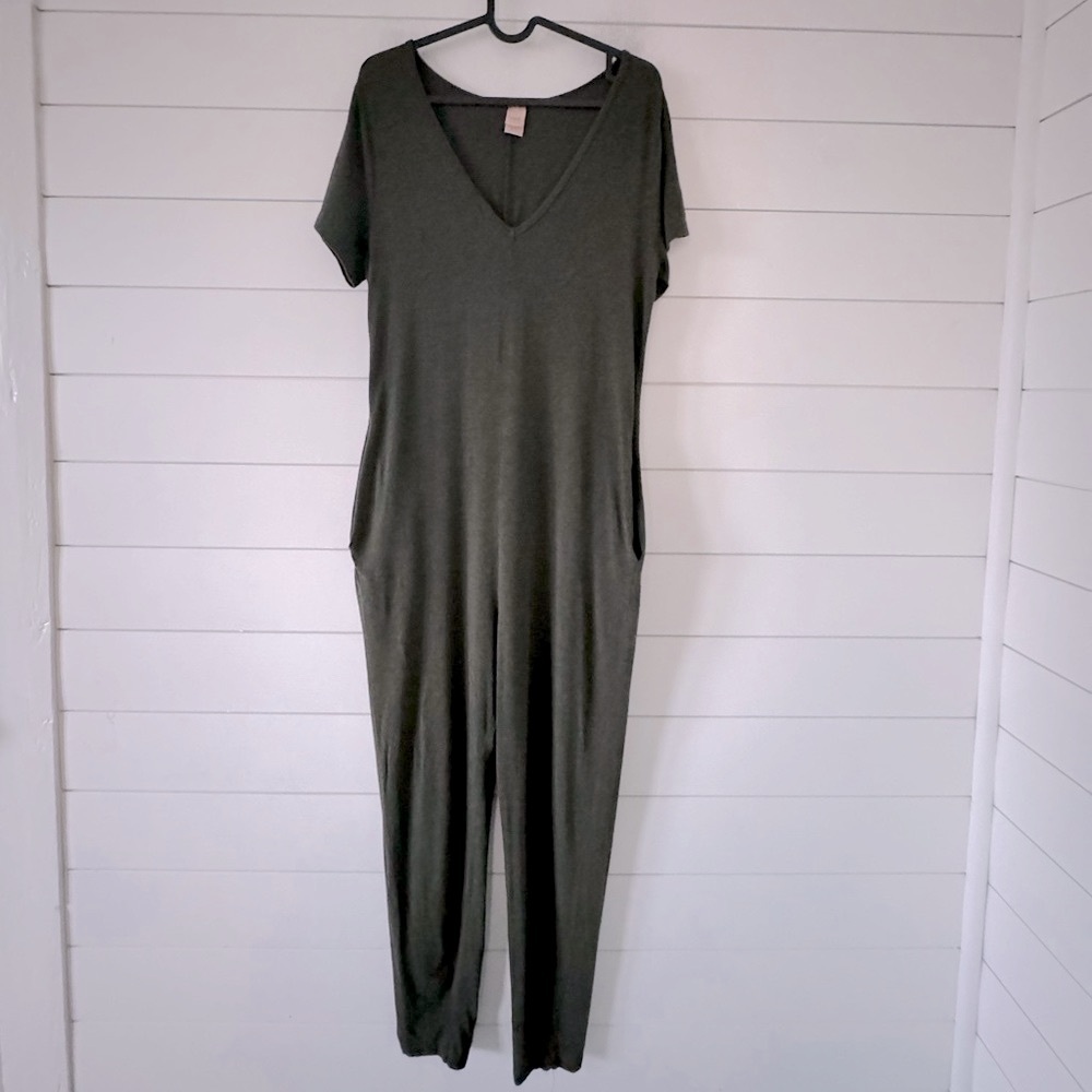 Smash + Tess XS The Sunday Romper Dark Grey Short Sleeve, VNeck, Slash p…